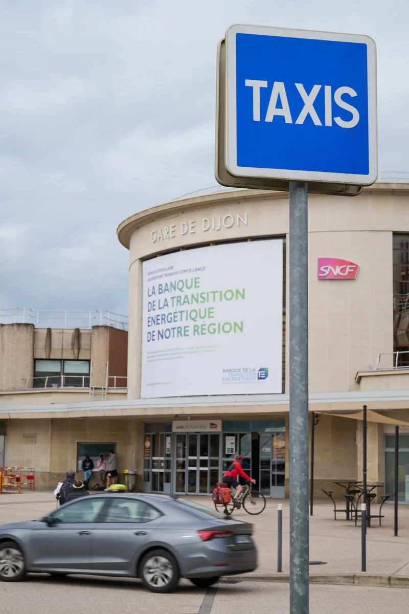 image chauffeur taxi dijon multilingue